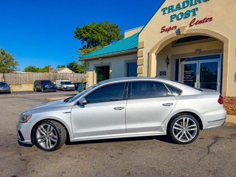 Used 2018 Volkswagen Passat 2.0T R-Line w/ R-Line Lighting Package FWD image 27