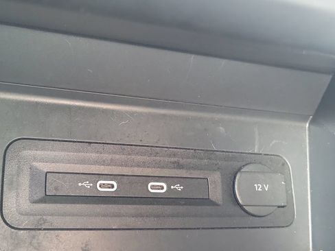 Used 2022 Volkswagen Atlas Cross Sport SE FWD image 34