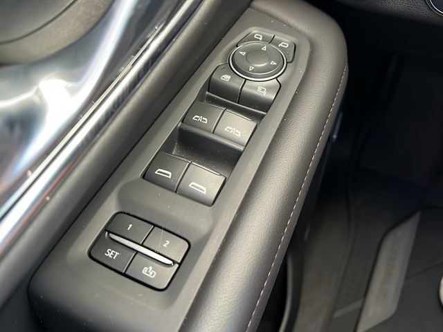 Used 2023 Chevrolet Tahoe High Country w/ Premium Package 2 AWD/4WD image 23