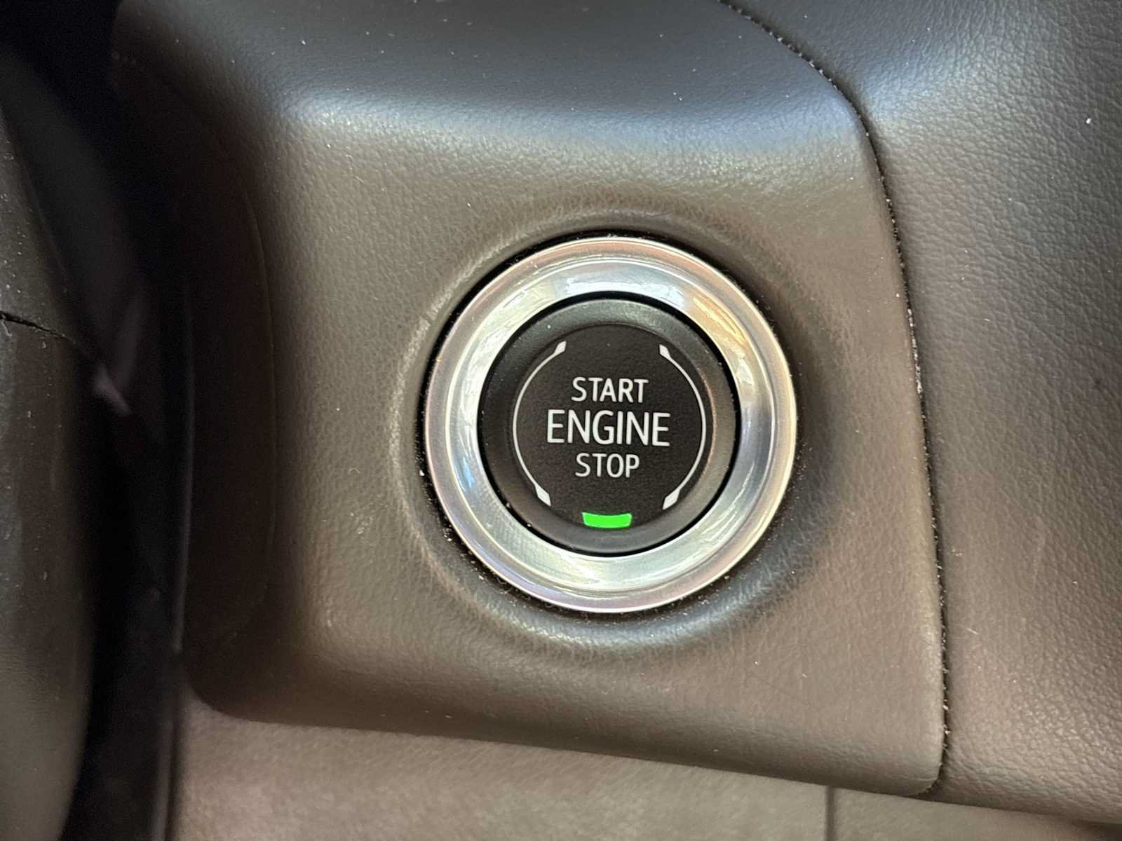 Used 2024 GMC Yukon SLT RWD image 16