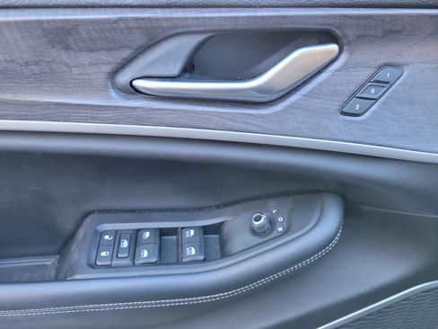 Used 2022 Jeep Grand Cherokee L Limited image 25