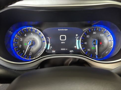 Used 2025 Chrysler Pacifica Limited FWD image 30