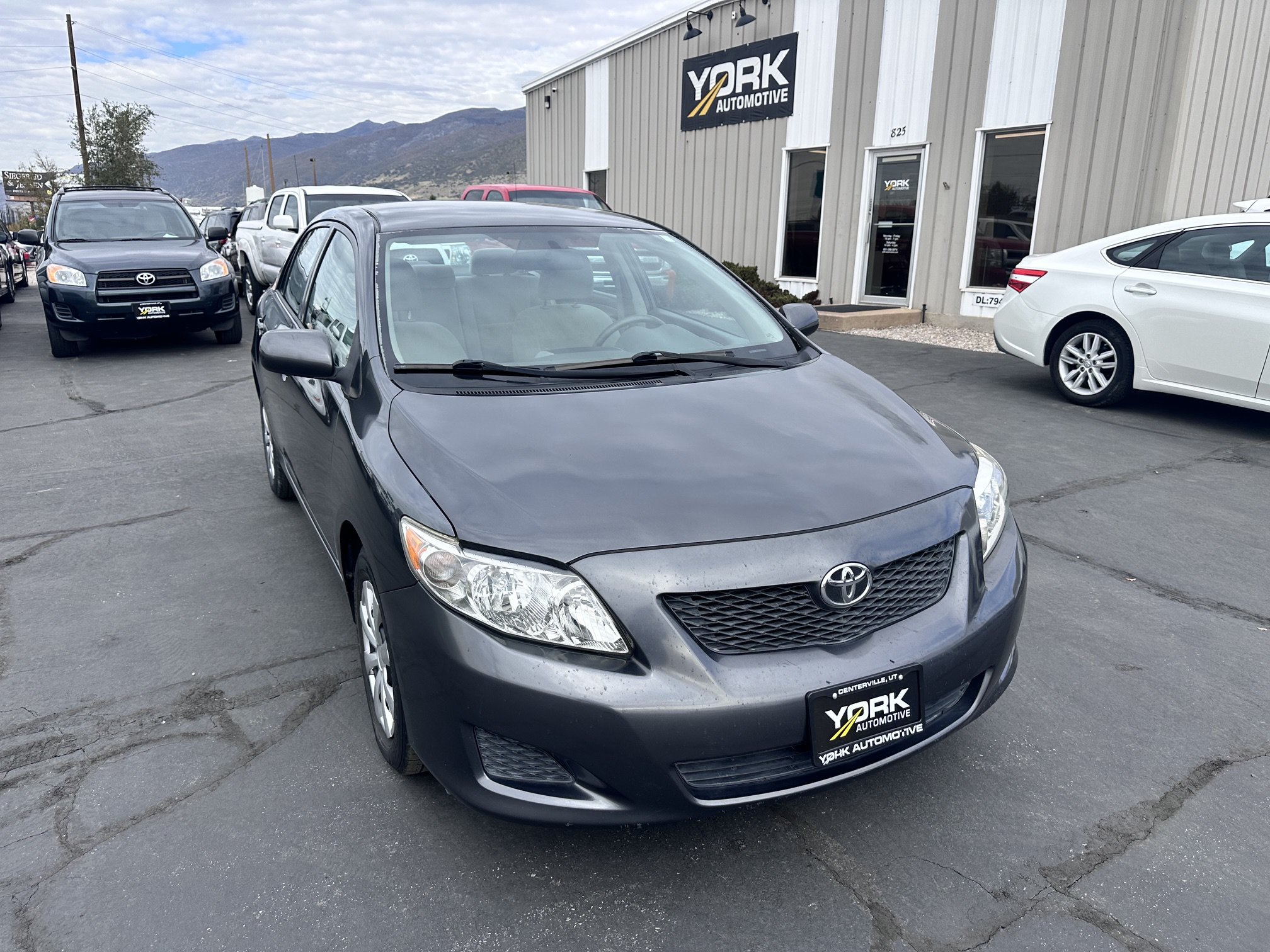 Used 2010 Toyota Corolla LE FWD image 1