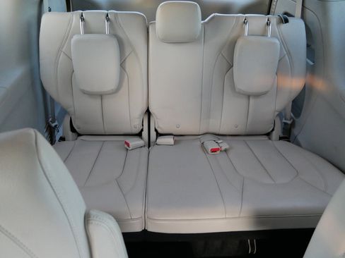 Used 2017 Chrysler Pacifica Touring-L image 15