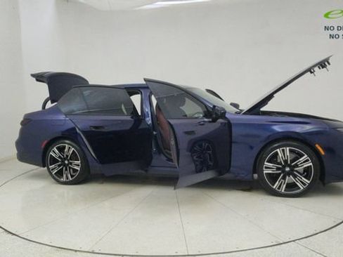 Used 2023 BMW 760i xDrive AWD/4WD image 72