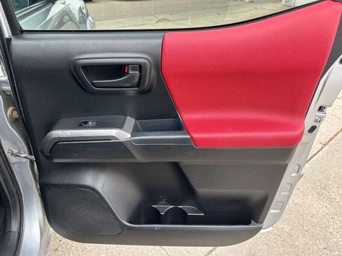 Used 2019 Toyota Tacoma SR5 image 18