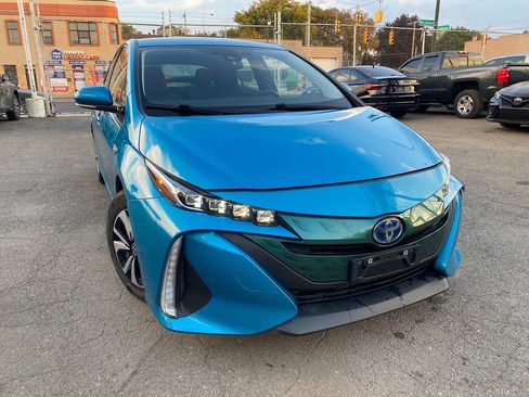 Used 2017 Toyota Prius Prime Plus FWD image 4