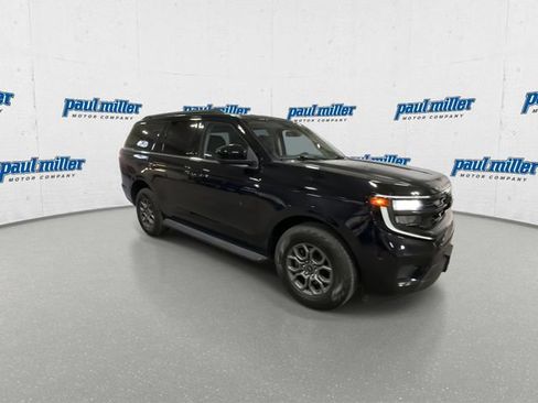 Used 2025 Ford Expedition Active AWD/4WD image 2