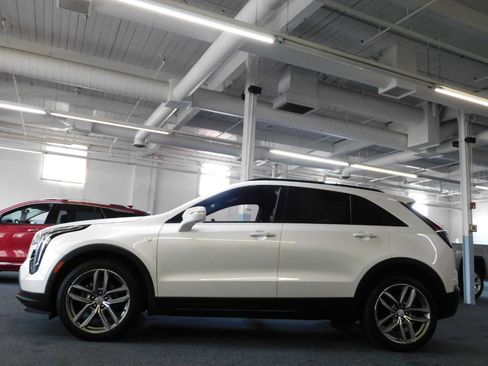Used 2019 Cadillac XT4 Sport w/ Enhanced Visibility Package AWD/4WD image 9