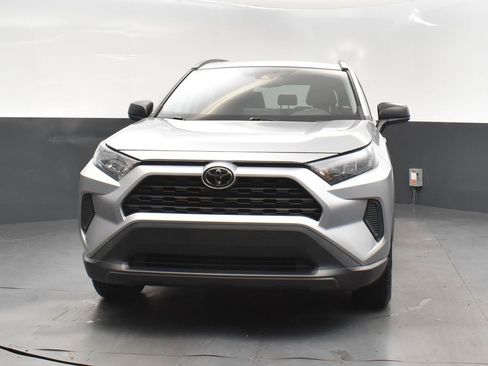 Used 2021 Toyota RAV4 LE image 10
