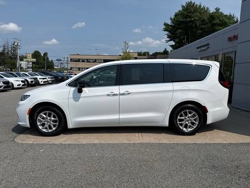 Certified 2024 Chrysler Pacifica Touring-L FWD image 4
