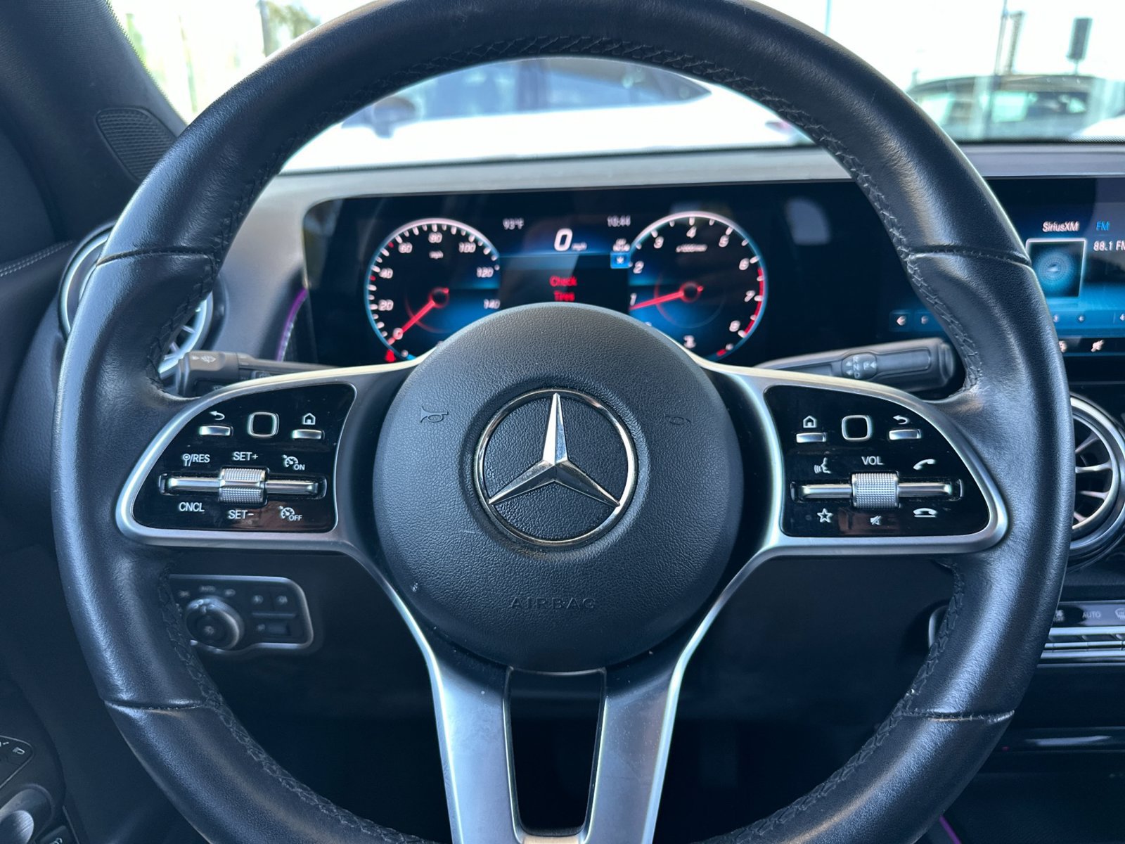 Used 2023 Mercedes-Benz GLB 250 w/ Premium Package image 23