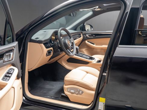 New 2026 Porsche Macan AWD/4WD image 4