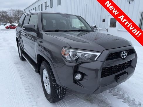 Used 2016 Toyota 4Runner SR5 image 2