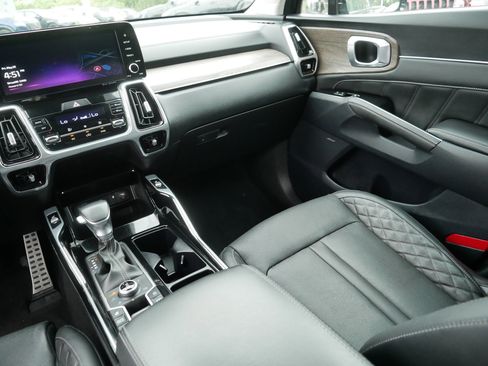 Certified 2023 Kia Sorento SX Prestige AWD/4WD image 11