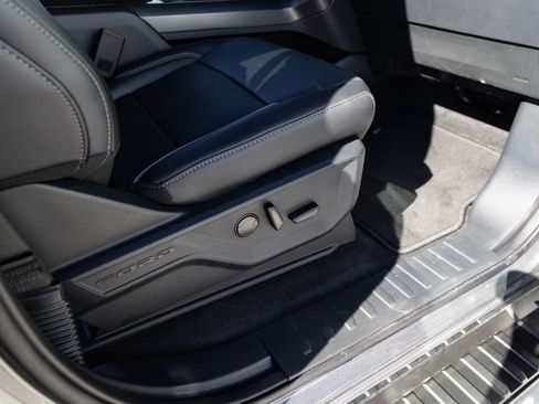 Used 2025 Ford F150 Lariat image 24