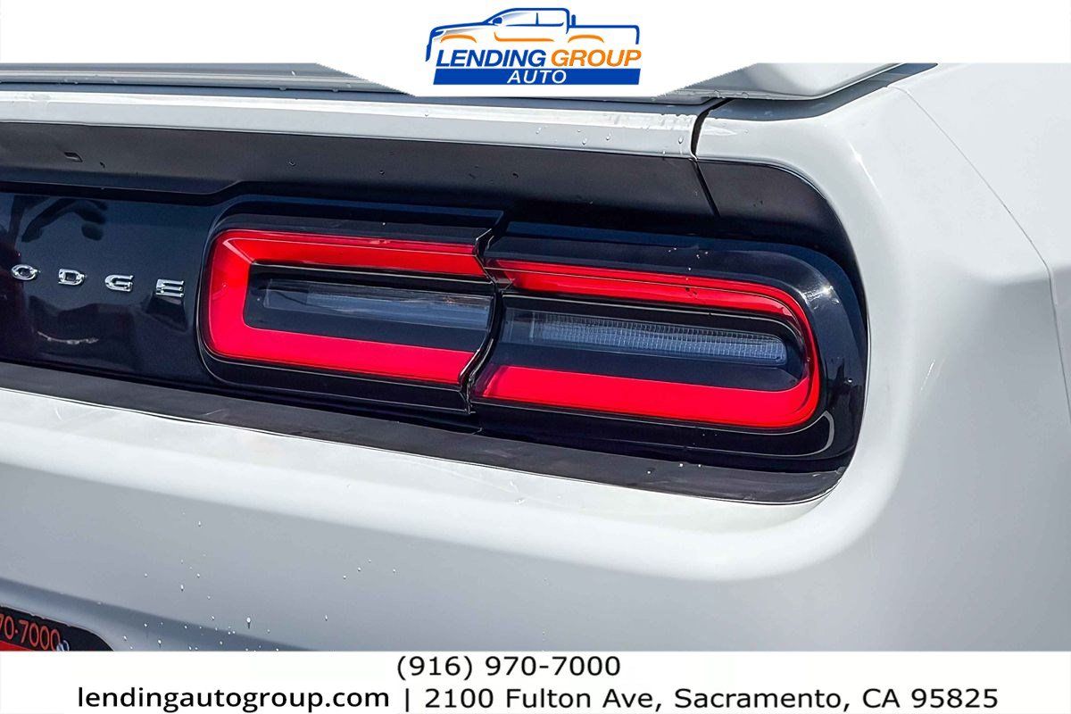 Used 2022 Dodge Challenger SXT RWD image 8