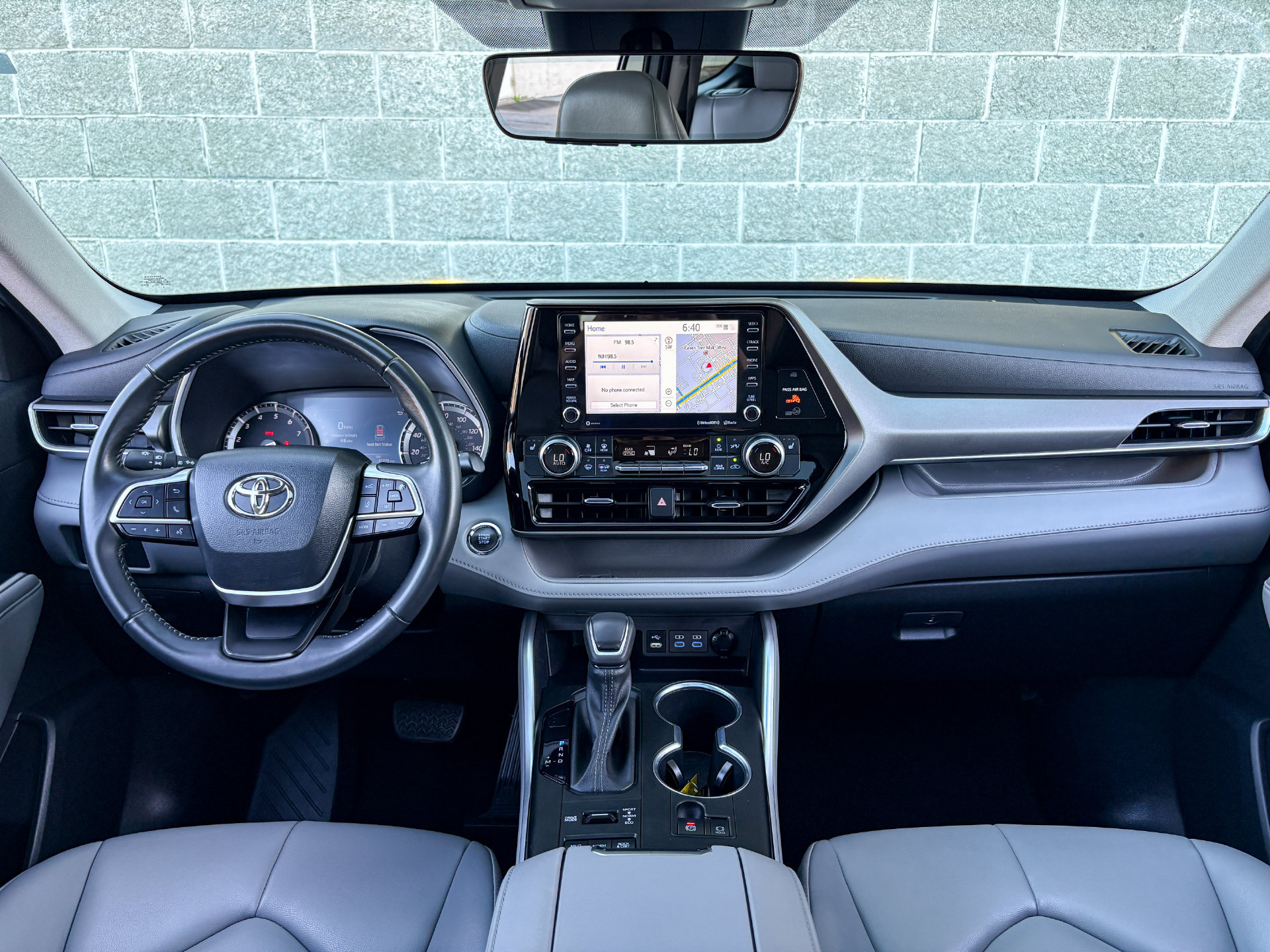 Used 2022 Toyota Highlander XLE AWD/4WD image 32