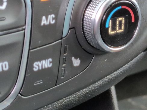 Used 2023 Chevrolet Traverse RS image 23