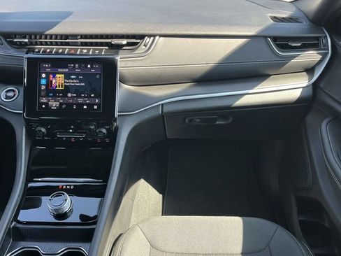 Used 2025 Jeep Grand Cherokee Laredo X w/ Luxury Tech Group I RWD image 19