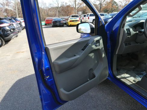 Used 2014 Nissan Frontier Desert Runner image 11