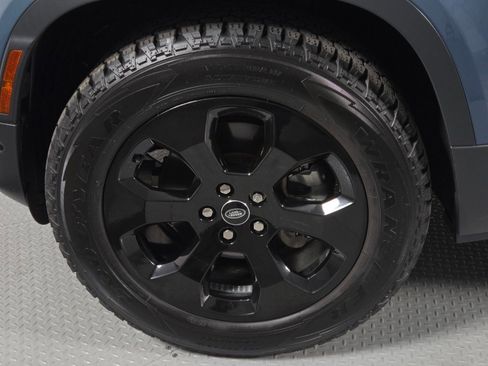 Used 2024 Land Rover Defender 110 S image 9