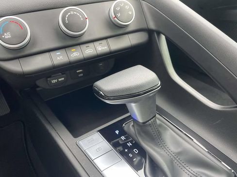 Certified 2026 Hyundai Elantra SE FWD image 30
