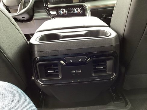 Used 2023 GMC Sierra 1500 AT4 w/ AT4 Preferred Package image 6