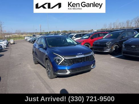 Certified 2024 Kia Sportage EX image 3