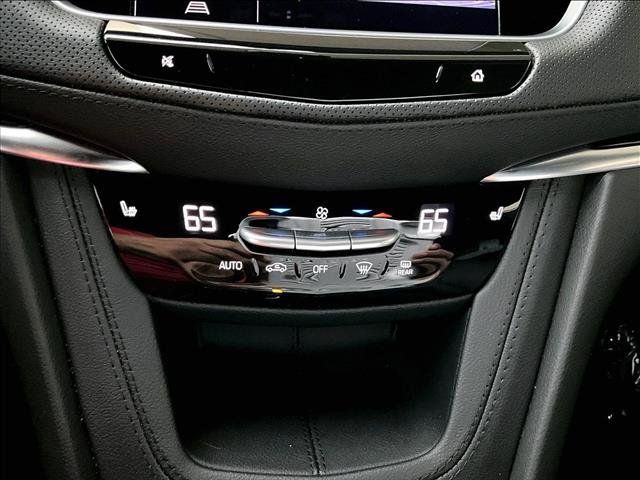 Certified 2025 Cadillac XT6 Luxury FWD image 24