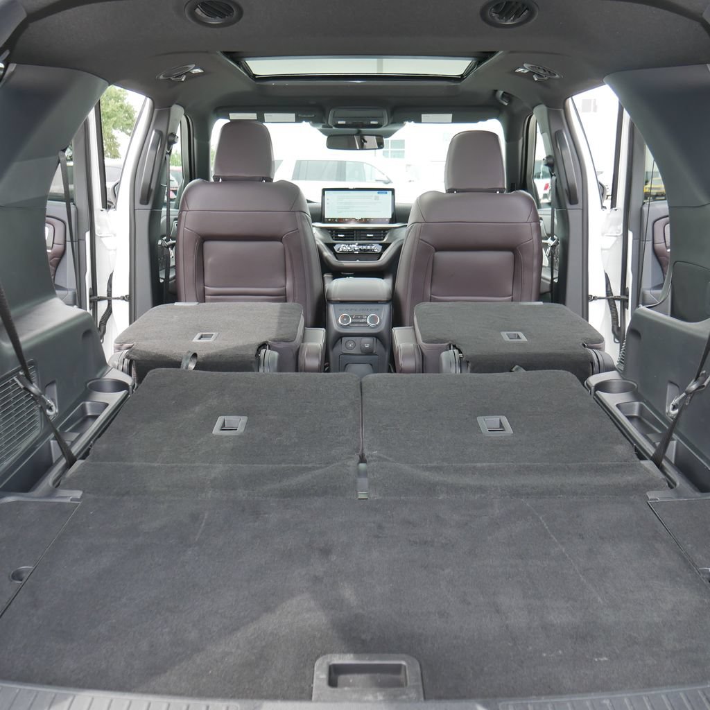 Used 2025 Ford Explorer Platinum w/ Ultimate Package AWD/4WD image 23