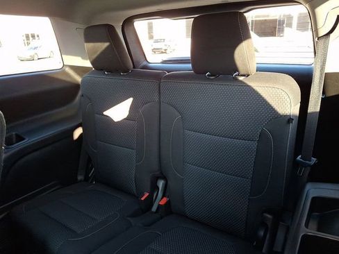 Used 2023 GMC Acadia SLE w/ Driver Convenience Package image 12