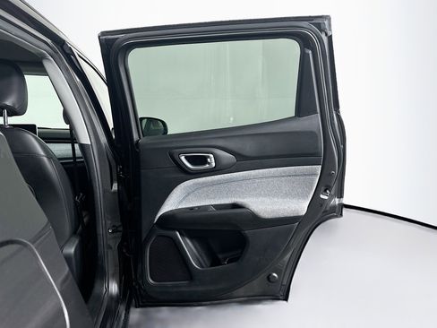 Used 2022 Jeep Compass Latitude image 28