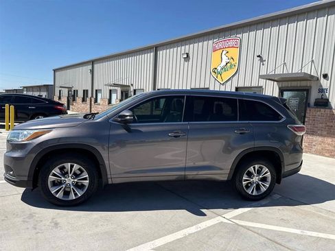 Used 2015 Toyota Highlander XLE FWD image 17
