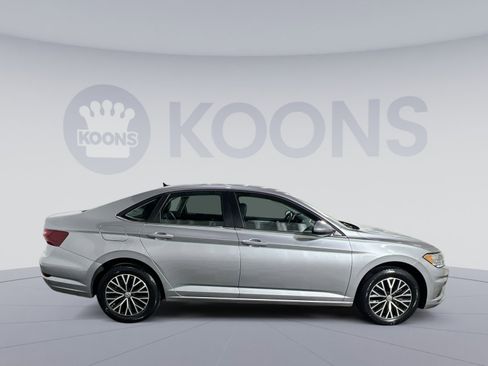 Used 2021 Volkswagen Jetta SE w/ SE Cold Weather Package image 8