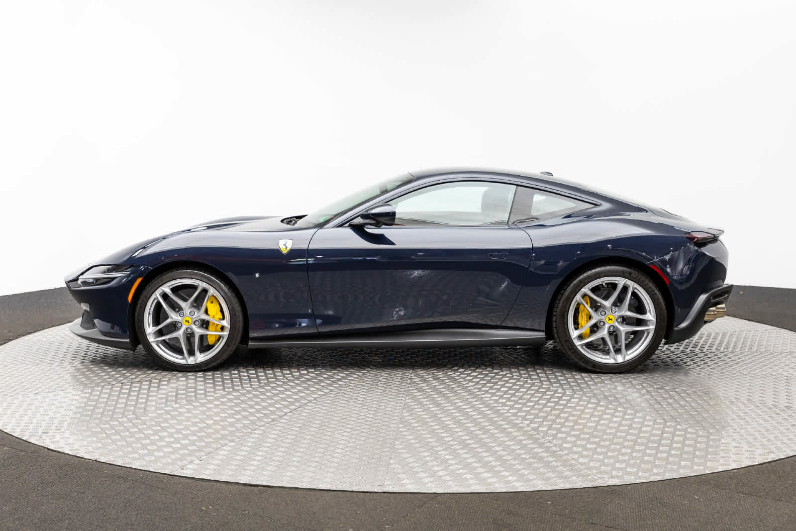 Used 2021 Ferrari Roma RWD image 3