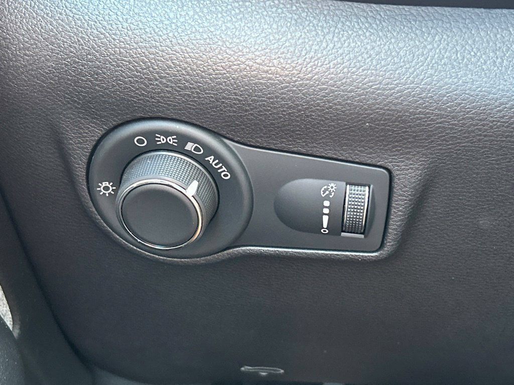Used 2024 Jeep Compass Sport AWD/4WD image 30