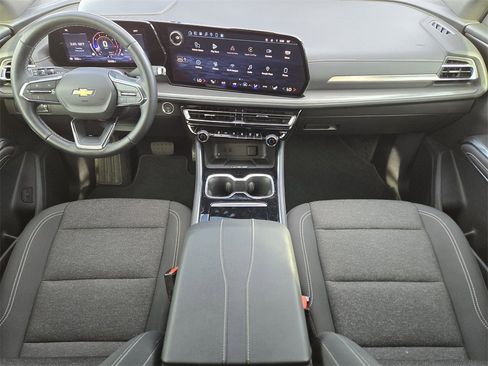 Used 2024 Chevrolet Traverse LT image 22