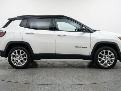 Used 2025 Jeep Compass Limited AWD/4WD image 11