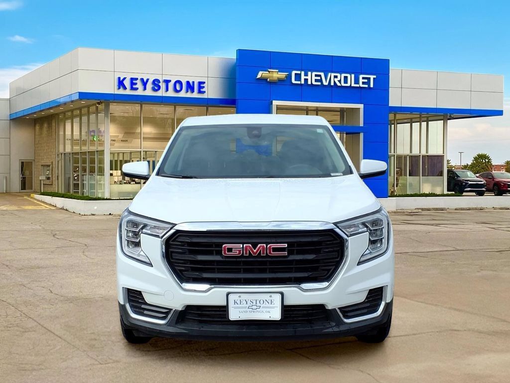 Used 2024 GMC Terrain SLE FWD image 2