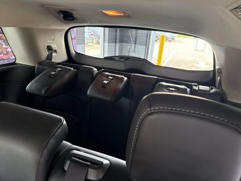 Used 2023 Nissan Pathfinder SL AWD/4WD image 10