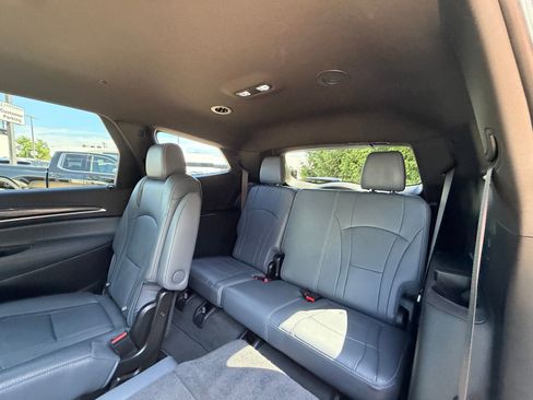 Used 2023 Buick Enclave Essence AWD/4WD image 32