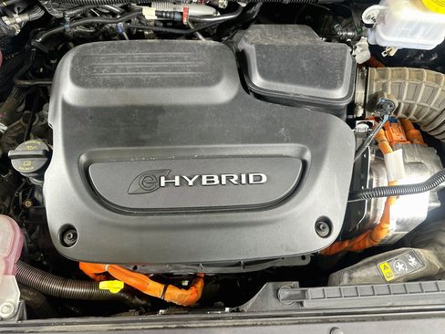 Used 2023 Chrysler Pacifica Limited FWD image 35