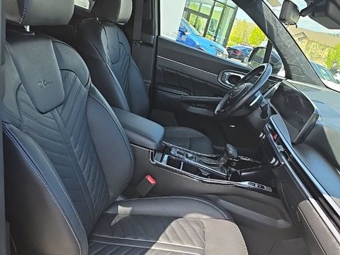 Certified 2025 Kia Sorento SX Prestige AWD/4WD image 9