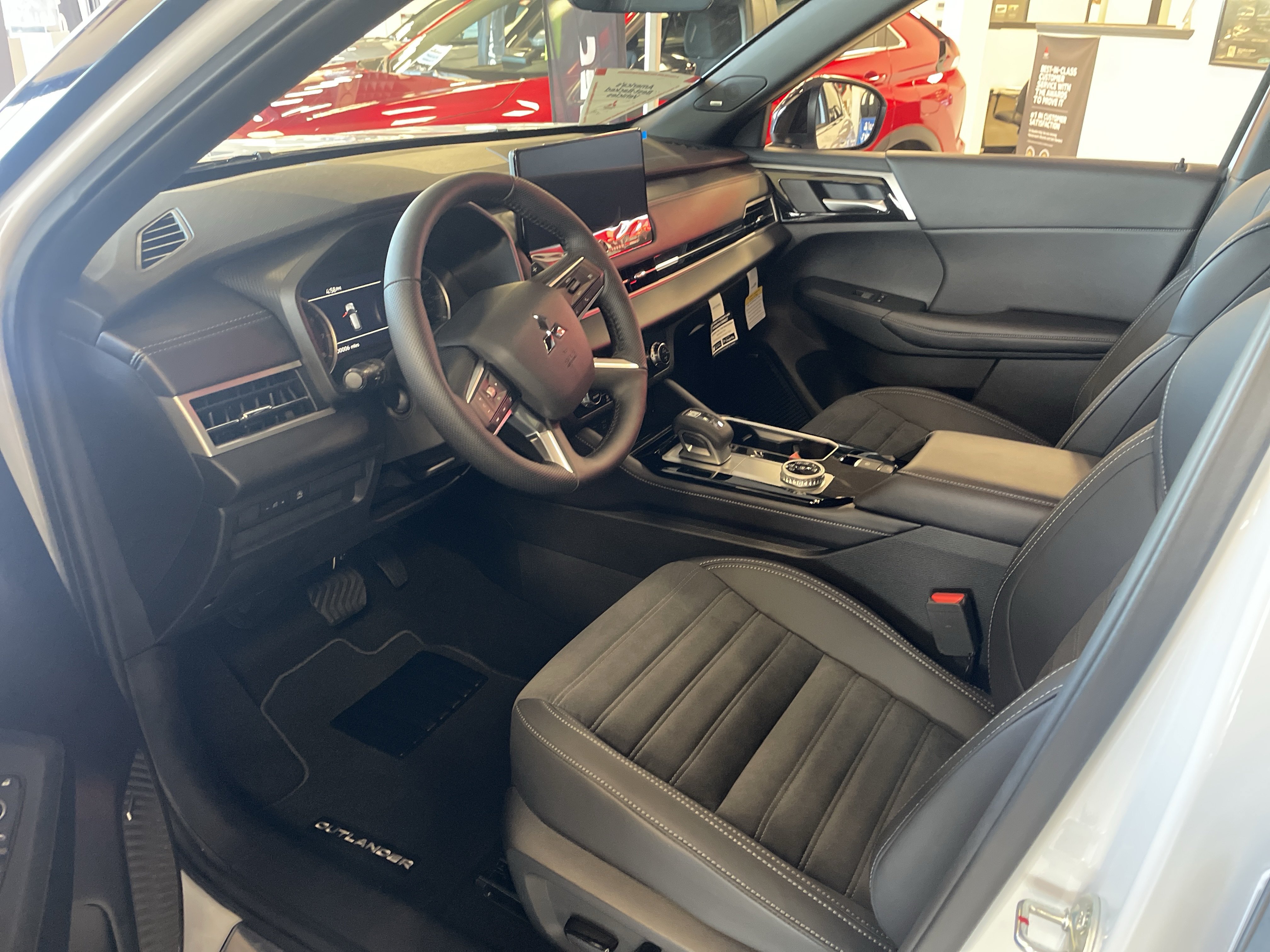New 2026 Mitsubishi Outlander LE AWD/4WD image 8