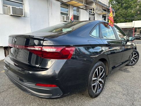 Used 2025 Volkswagen Jetta SE FWD image 4
