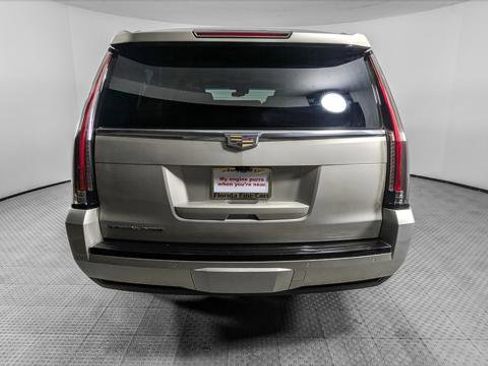 Used 2017 Cadillac Escalade ESV Luxury image 7