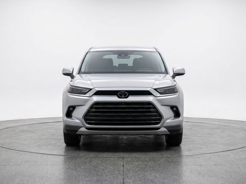 Used 2025 Toyota Grand Highlander FWD image 2