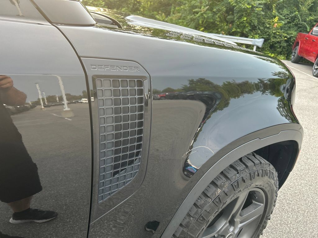 Used 2022 Land Rover Defender 90 S AWD/4WD image 9