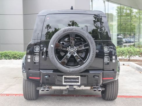 New 2025 Land Rover Defender 110 V8 image 5